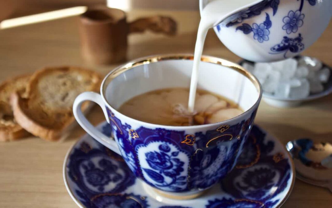 TÉS CON LECHE,  PLENOS EN DULZOR Y CREMOSIDAD